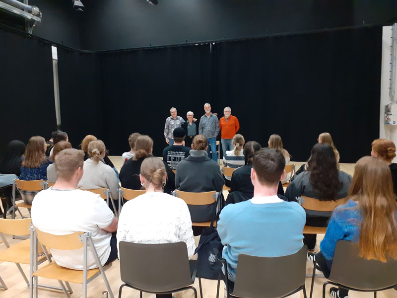 Deltagere i workshop 2 under arbejdsprocessen med Mødet